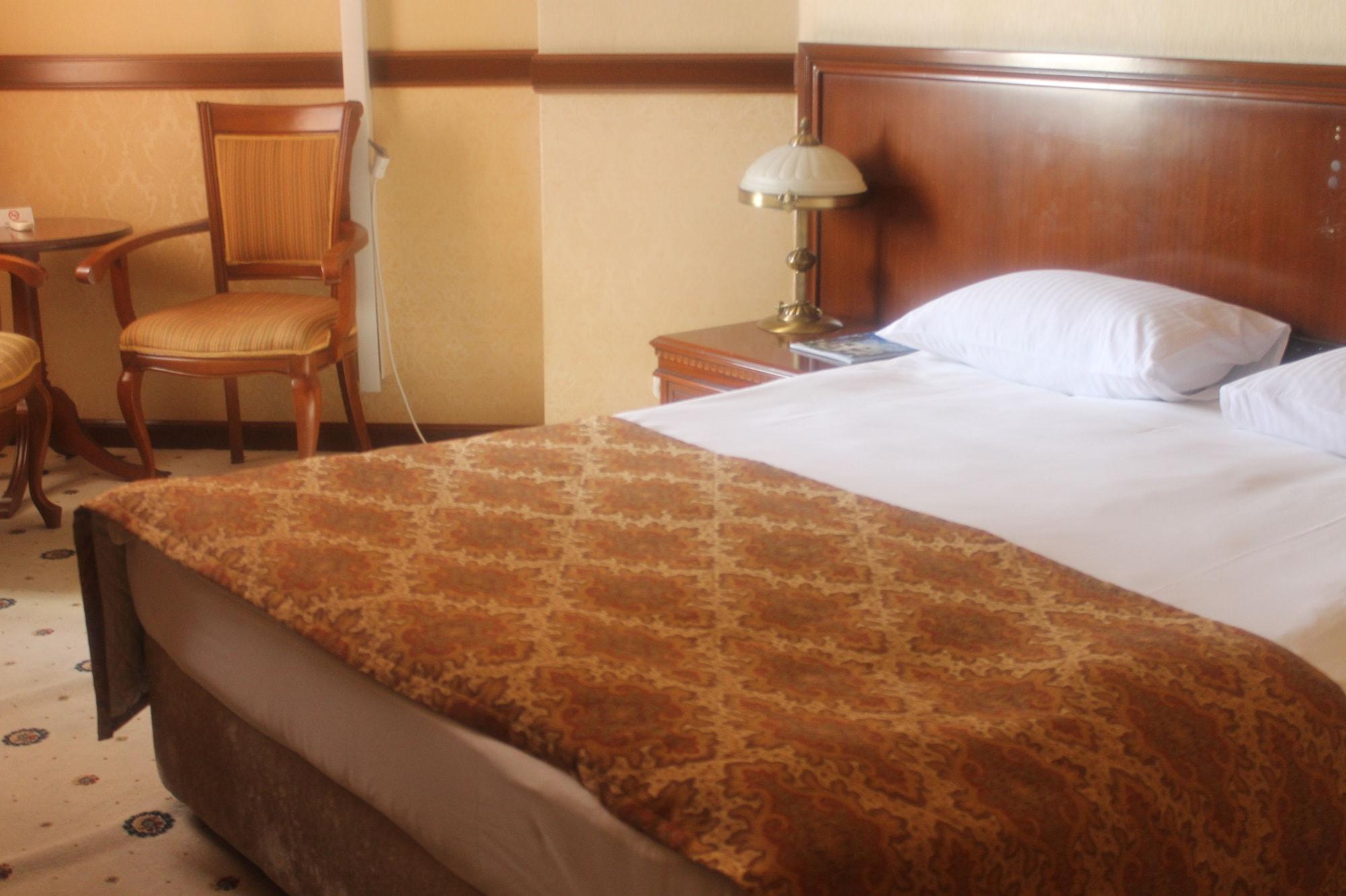 Kazakhstan Hotel อัลมาตี ภายนอก รูปภาพ