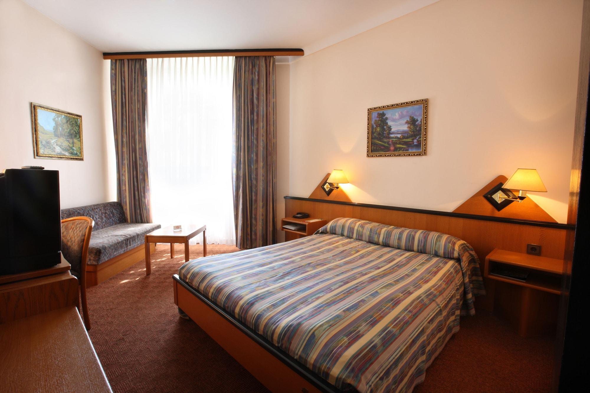 Kazakhstan Hotel อัลมาตี ภายนอก รูปภาพ