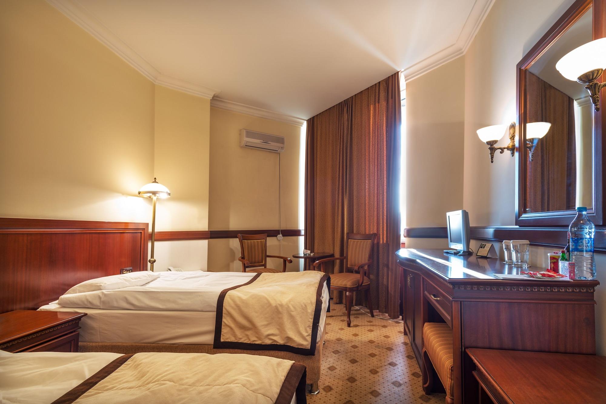 Kazakhstan Hotel อัลมาตี ภายนอก รูปภาพ