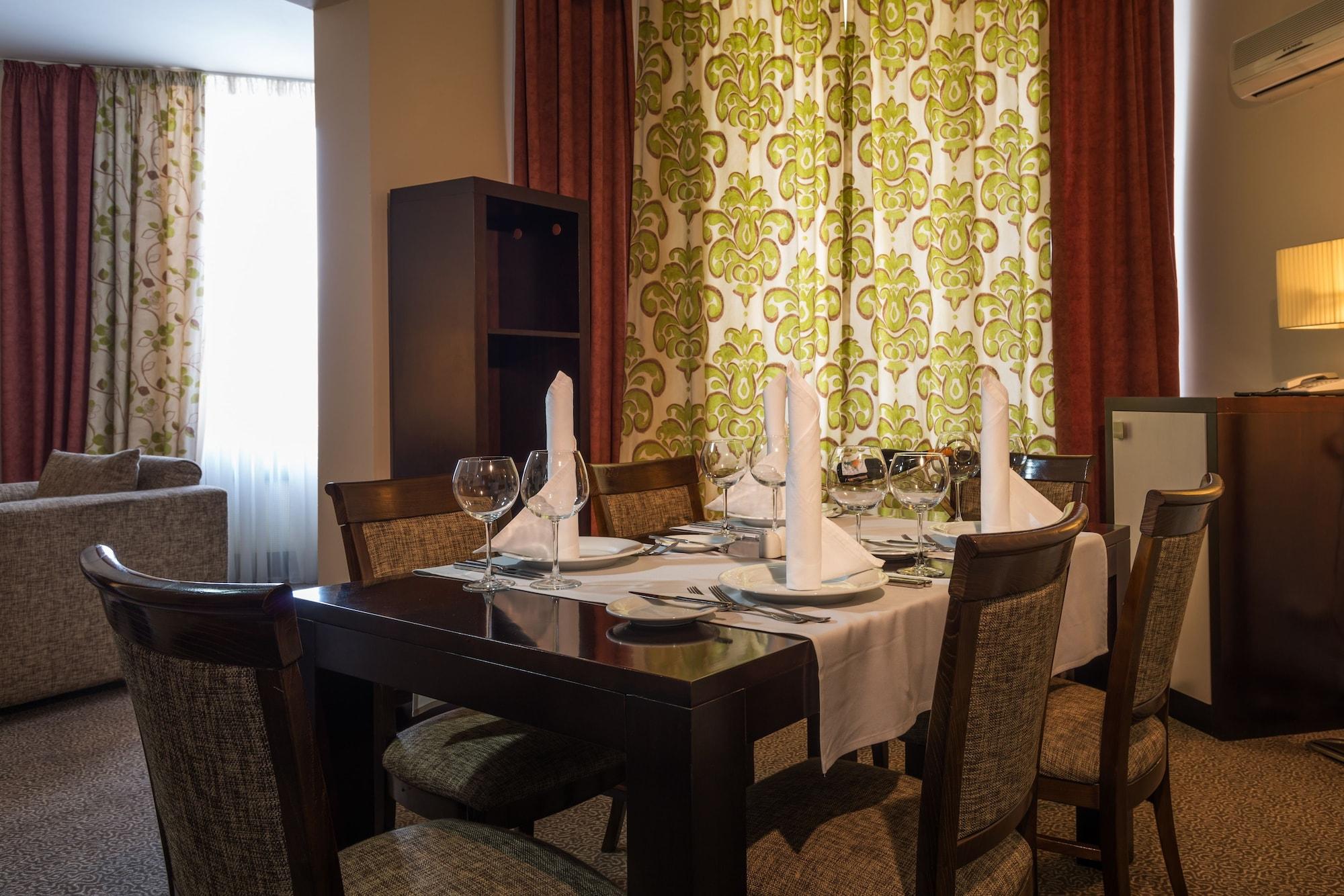Kazakhstan Hotel อัลมาตี ภายนอก รูปภาพ