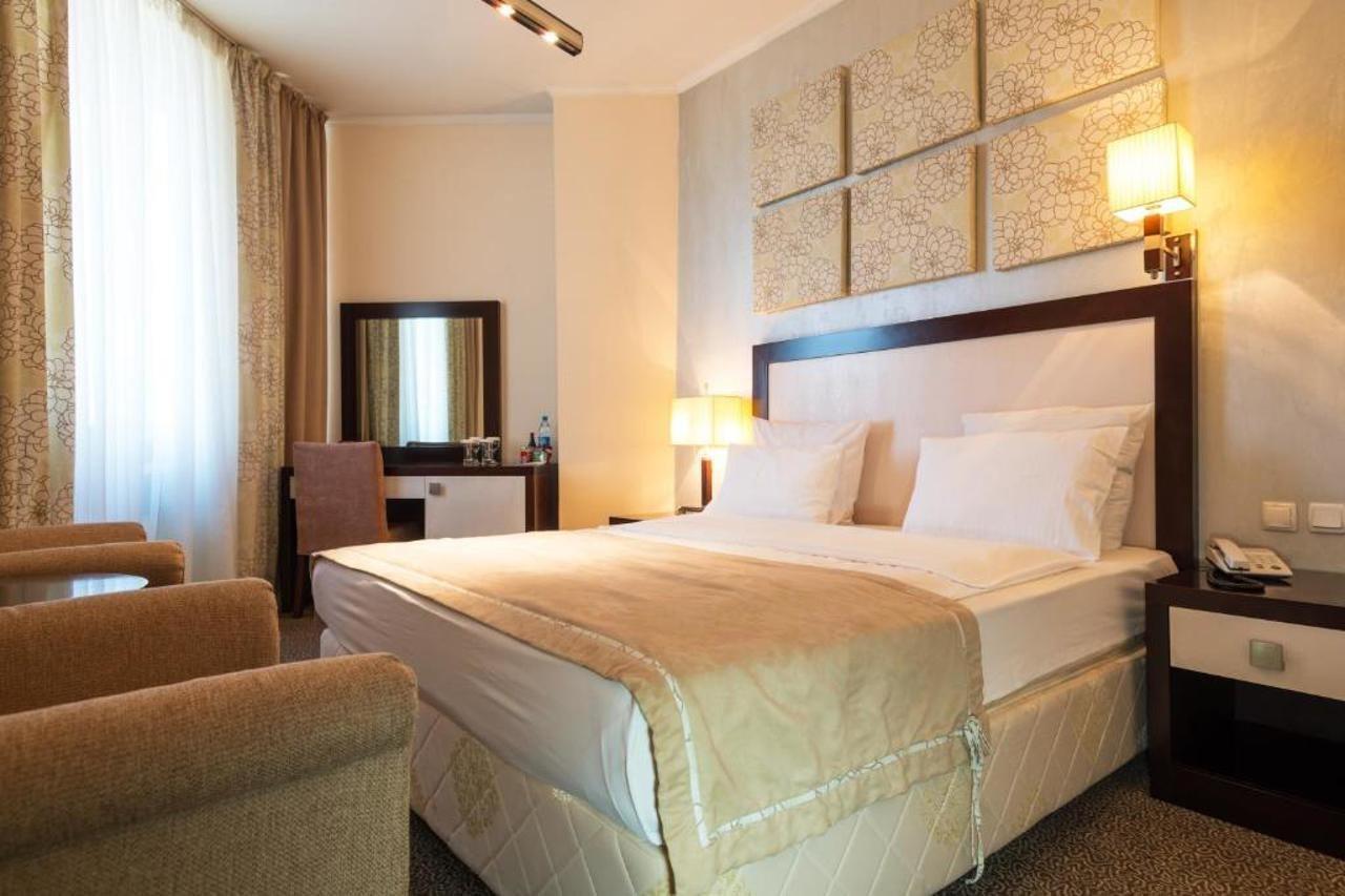 Kazakhstan Hotel อัลมาตี ภายนอก รูปภาพ