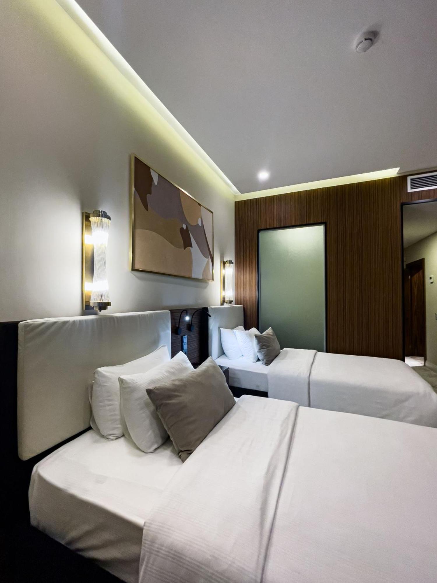 Kazakhstan Hotel อัลมาตี ภายนอก รูปภาพ