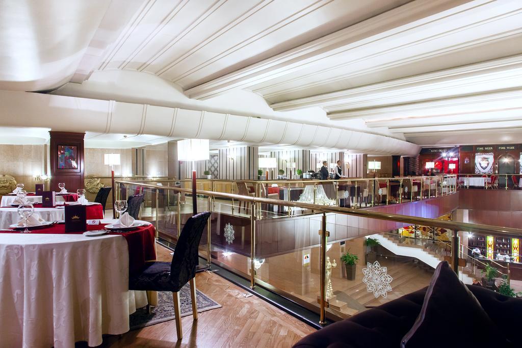 Kazakhstan Hotel อัลมาตี ภายนอก รูปภาพ